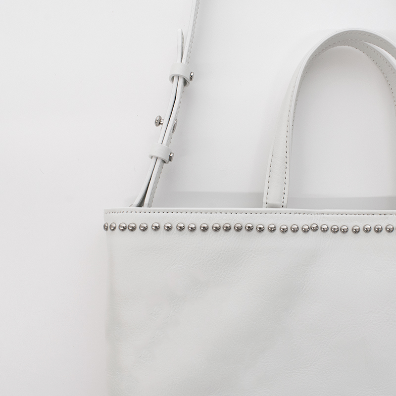 YONFA / 【sample sale】スタッズレザートート (white)
